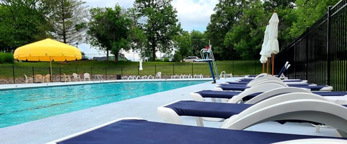 Gallery Image Pool_Chairs_and_Umbrellas.jpg