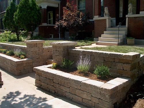 Two-tiered retaining wall