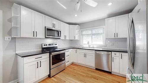 Classic White Shaker Hardwood Cabinetry from Forevermark 