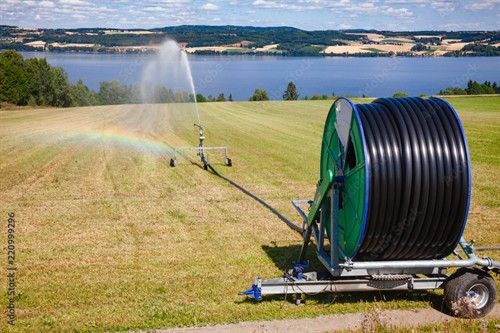 Traveling water reel