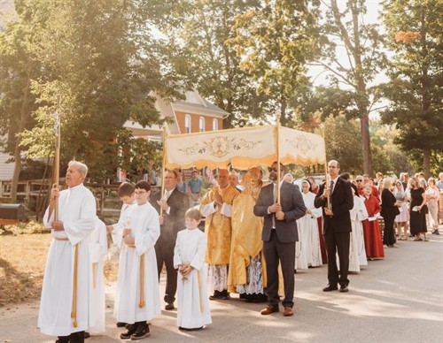 Gallery Image eucharistic-procession-1cropped-768x596.jpg