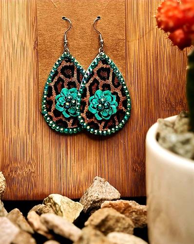 Plether teardrop with Turquoise bling Plether teardrop with Turquoise bling