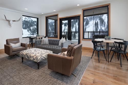 Gallery Image DogwoodLounge_Winter1.jpg