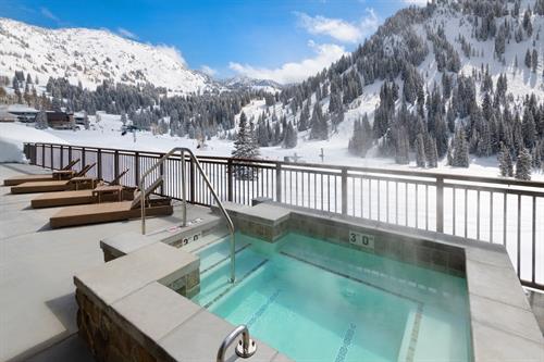 Gallery Image Outdoor_HotTubs_Winter.jpg