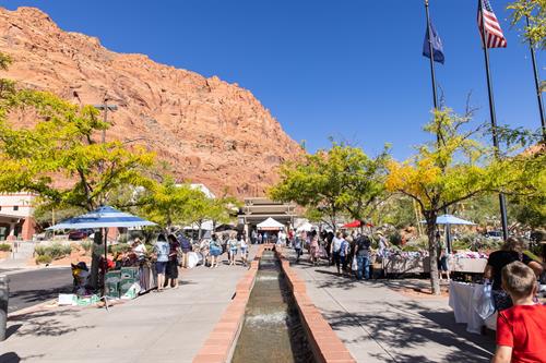 Gallery Image 09-24-2022_Tuacahn_FarmersMarket_LeavittWells-13.jpg