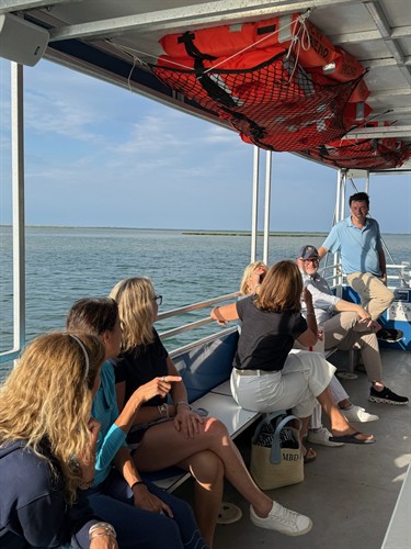 Pontoon boat excursion with friends