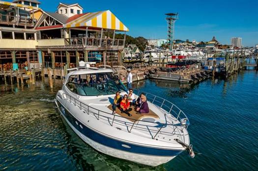 There's no better way to emerse yourself in Destin than to take a luxury yacht out and cruise East Pass, Choctawhatchee Bay, and the Emerald Coastline!