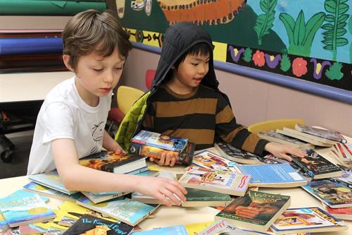 Gallery Image chossing_books.jpg Gallery Image chossing_books.jpg