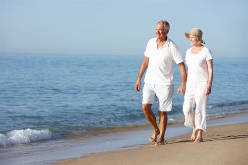Gallery Image retired_couple_at_beach_rev.jpg