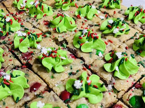 Pre-sliced Cookie Cake