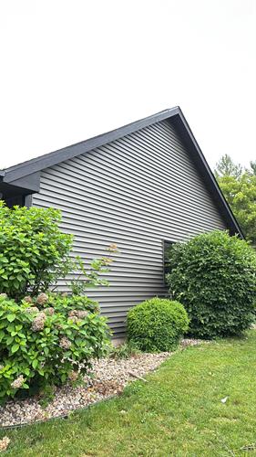 Durable, eye-catching siding upgrade on this Hortonville, WI home—designed to improve energy efficiency and elevate exterior style.