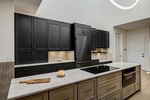 Gallery Image UR_Cabinets_3903_W._Angles_St.-15.jpg
