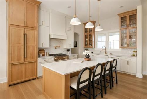 Gallery Image Two_tone_kitchen.jpg