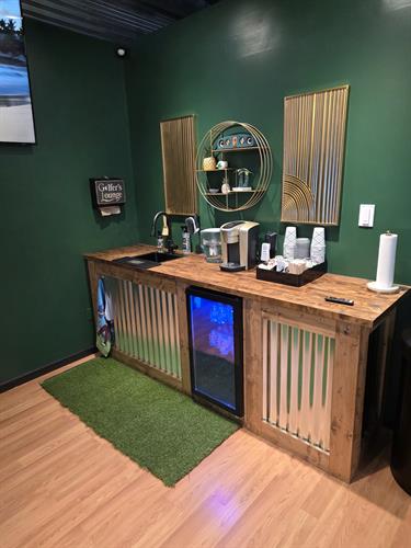 Coffee bar and club cleaning station 