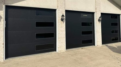 Gallery Image side_windows_black(1).jpg