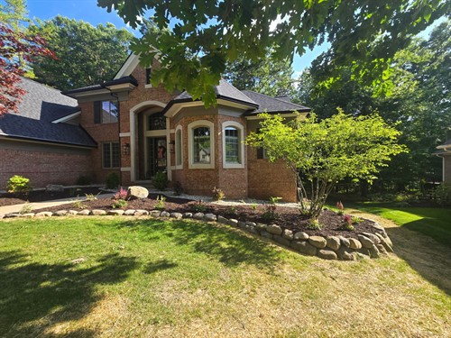 Gallery Image Brighton-MI-landscape-design.jpg