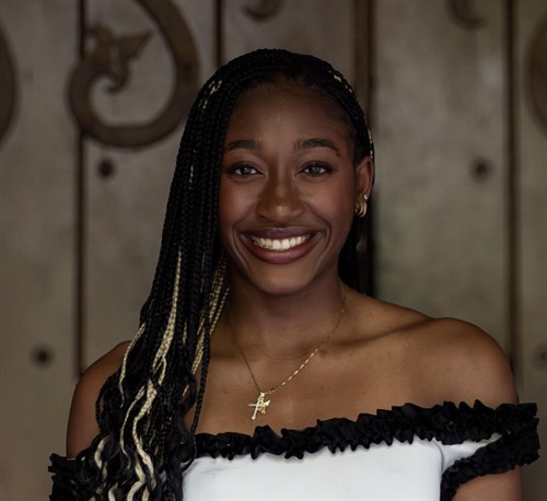 Aasia Laurencin, Therapist