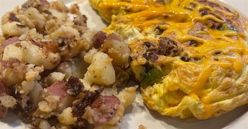 Omlette with home fries