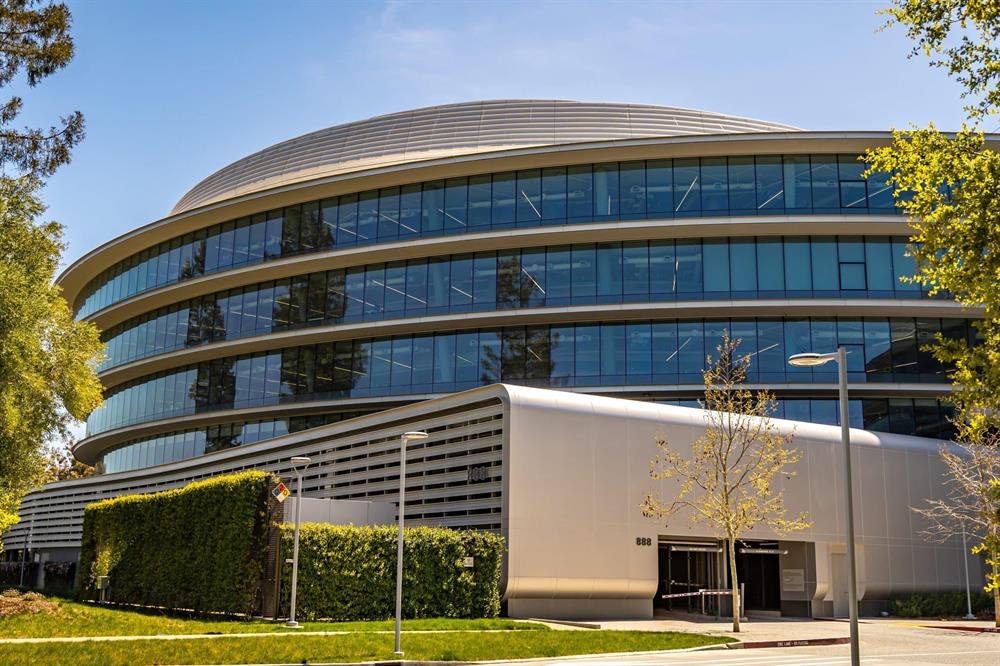 Modern corporate facility safeguarded by comprehensive enterprise security | Global Risk Solutions, Inc. Modern corporate facility safeguarded by comprehensive enterprise security | Global Risk Solutions, Inc.