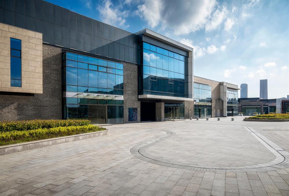 Modern commercial property secured through 24/7 facility security services | Global Risk Solutions, Inc. Modern commercial property secured through 24/7 facility security services | Global Risk Solutions, Inc.
