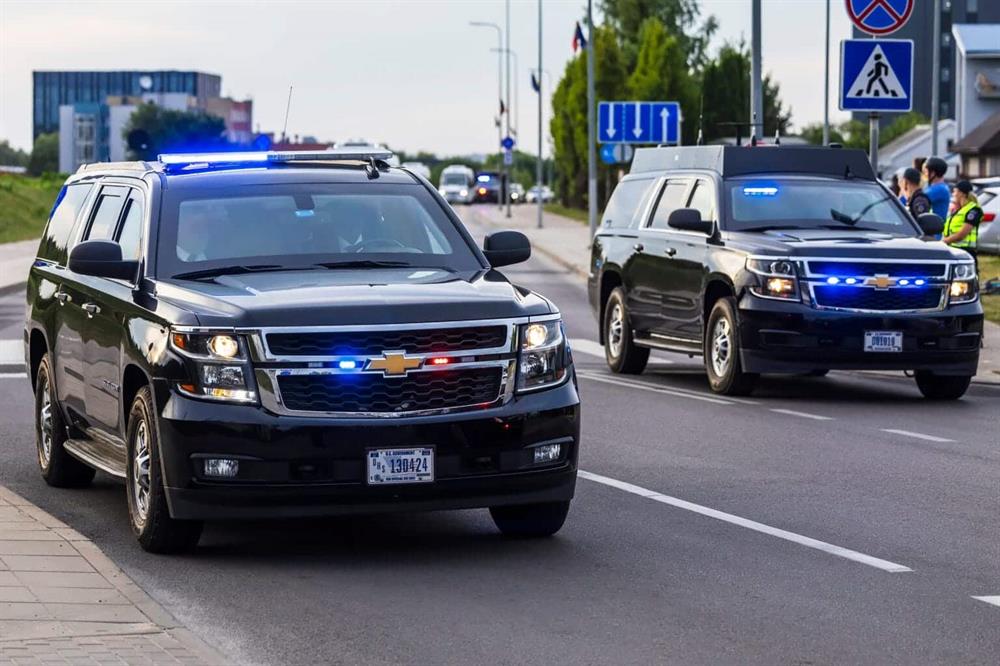 Security convoy providing high-level government security escort on urban route | Global Risk Solutions, Inc. Security convoy providing high-level government security escort on urban route | Global Risk Solutions, Inc.