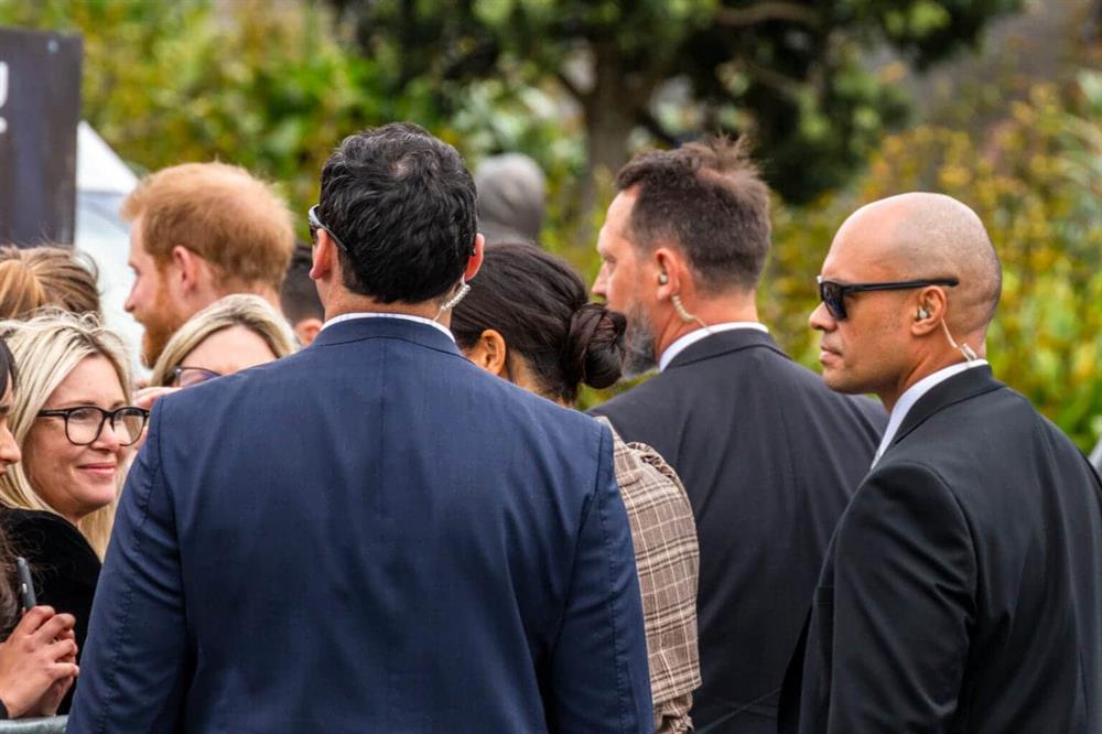 Security detail providing discreet protection in a public setting | Global Risk Solutions, Inc. Security detail providing discreet protection in a public setting | Global Risk Solutions, Inc.