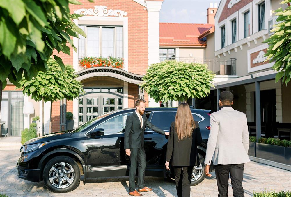 Clients greeted by a professional team under dedicated real estate security | Global Risk Solutions, Inc. Clients greeted by a professional team under dedicated real estate security | Global Risk Solutions, Inc.