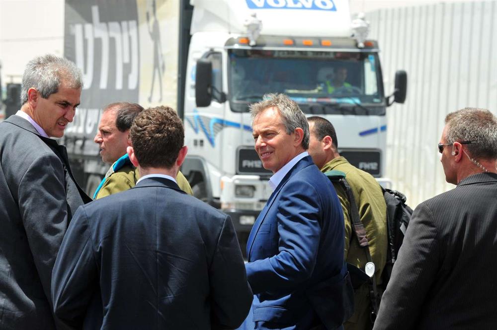 High-profile individual safeguarded by personal protection team in transit zone | Global Risk Solutions, Inc. High-profile individual safeguarded by personal protection team in transit zone | Global Risk Solutions, Inc.