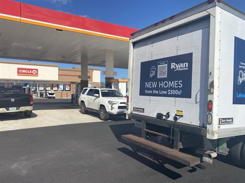 Ryan Homes Route truck at Circle K in Bradenton on site 30 min while vendor delivers. 