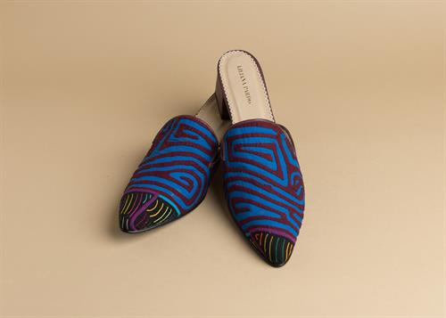 Gallery Image Liliana_Pardo_Shoes_and_bags_canada-6.jpg