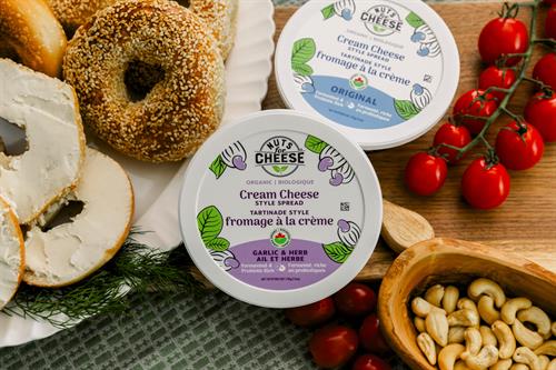 Our velvety smooth cream cheese style spreads are crafted from organic cashews and free from fillers and gums!