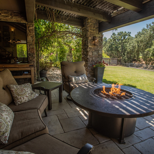 Briarwood Cottage Backyard Patio