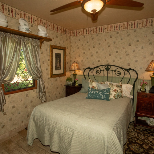 Briarwood Cottage Glenmore Room with Queen Bed, ensuite