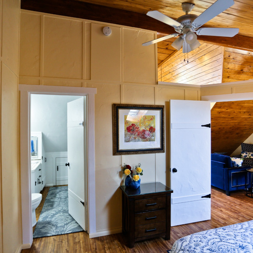 Briarwood Cottage Apartment Bedrooom with Queen Bed & Bathroom