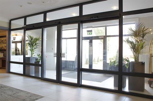 Automatic Bi Parting Sliding Doors Automatic Bi Parting Sliding Doors