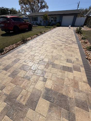 Gallery Image paver-sealing-driveway-palm-harbor-florida.jpg