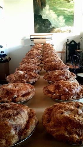 Pies, pies, pies, yeah! Pies, pies, pies, yeah!