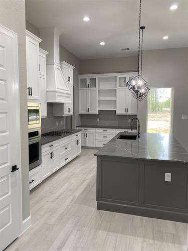 Encino Estates - Dayton - Island & Kitchen