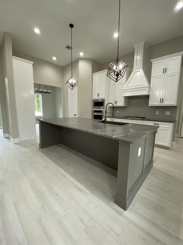 Encino Estates - Dayton - Island & Kitchen