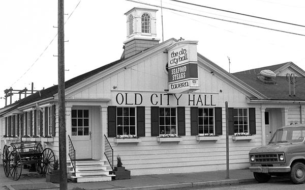 Gallery Image 30435__-museum_building-_Old_City_Hall_Restaurant._1978.jpg