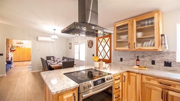 Granite Kitchen Peninsula Facing Diningroom Granite Kitchen Peninsula Facing Diningroom
