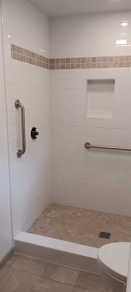4"×8" porcelain subway tile with niche and liner