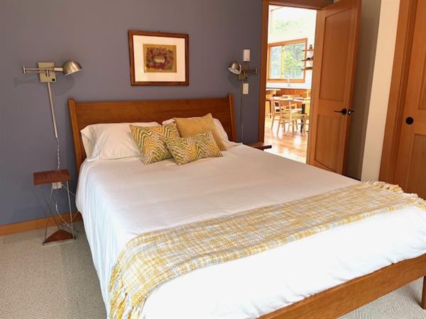 Gallery Image bedroom_blue_gray.jpeg