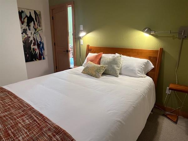 Gallery Image bedroom_green.jpeg