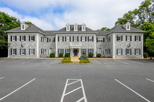 Gallery Image wellness-hills-mental-health-treatment-new-jersey-main-building_(1).jpg