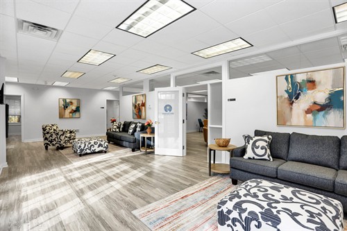 Gallery Image wellness-hills-mh-lounge-area_(1).jpg