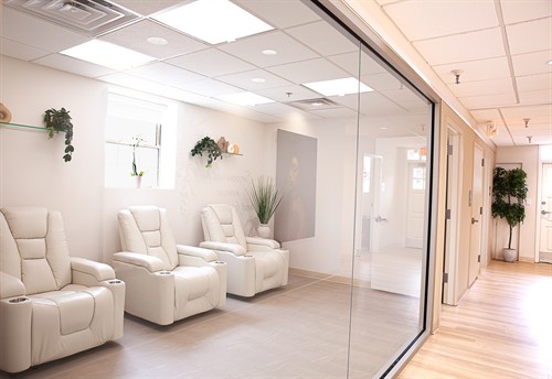 Gallery Image Hera_Health_Haven_IV_Room-2.jpg