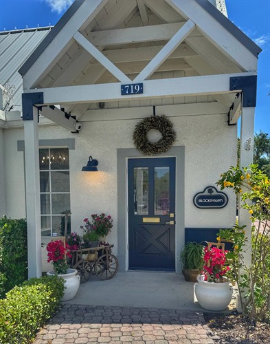 Gallery Image exterior_womens.jpg