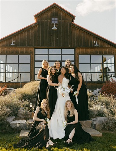 Gallery Image zeirry_with_bridesmaids(1).jpg
