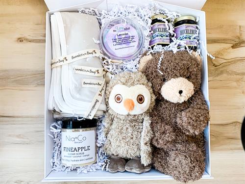 This new born client appreciation gift went out to celebrate a client who just had a beautiful baby! The best part? It shipped directly to the parents and the agent didnt have to worry about how to get it to them without intruding! Includes some self care items for mom. 